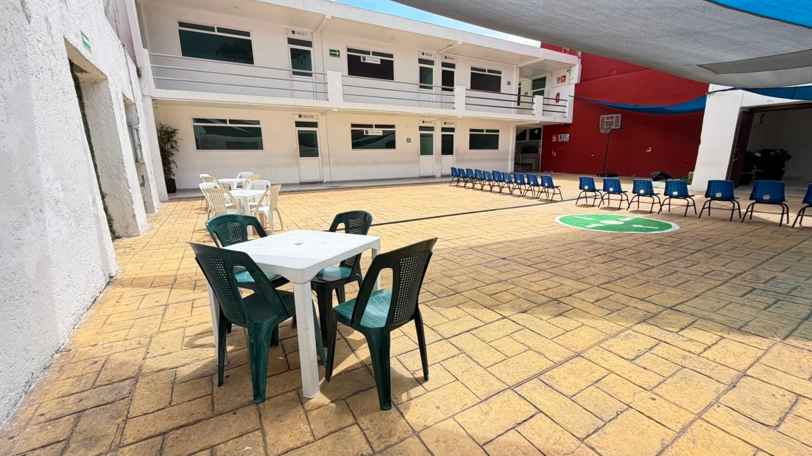 Patio de Escuela Montserrat